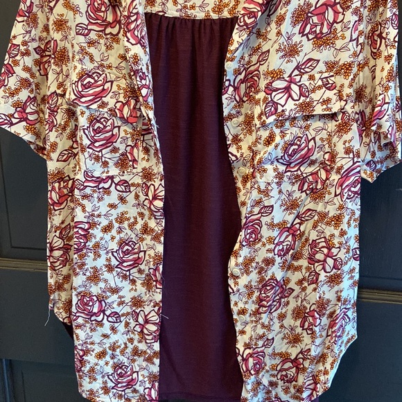 Beautiful Rose Burgundy & Cream Short Sleeve Button Down - Picture 5 of 7